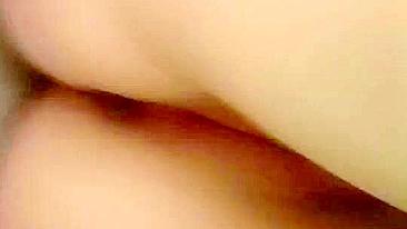 Masturbação Anal com Peitos Grandes e Brinquedos Sexuais