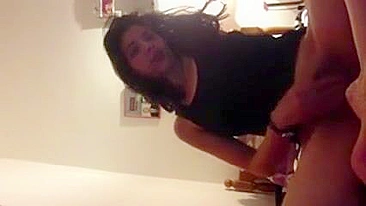 Muçulmana da Facul se Masturbando com Peitos Grandes e Gostosos