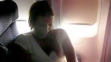 Masturbação no Avião com Dedo na Namorada até Orgasmo
