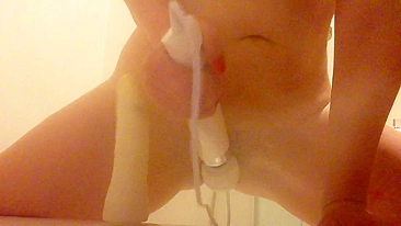 Masturbação com Varinha Mágica e Dildo - Orgasmo em Selfie