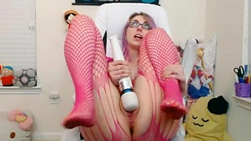 Esguicho Gigante na Webcam! Amadora Peituda Se Masturba com Toys