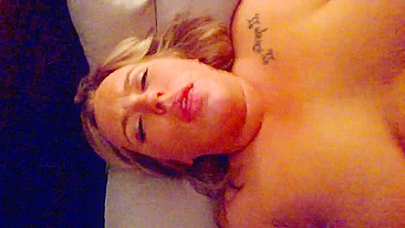 Sessão Épica de Masturbação Caseira de Milf Gigante