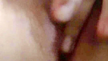 Amadora Se Masturbando com Peitões e Buceta Molhada