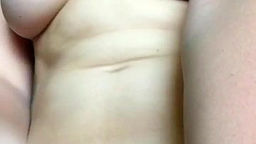 Morena Gostosa se Masturbando no Selfie com Peitos Grandes e Dedada