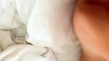 MILF com gozada no rosto na masturbação com orgasmo