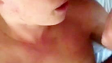 MILF com gozada no rosto na masturbação com orgasmo