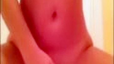 Vaquinha Se Masturba com Dildo Gigante e Goza Alto - Sexo Caseiro Amador