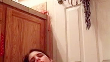 Imperdível! Novinha Amadora Se Masturba com Vibrador Hitachi!