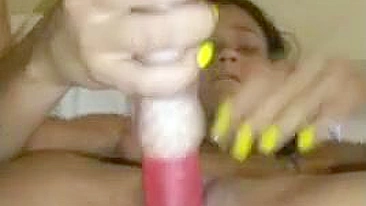 Latina se Masturba com Consolo e Jorra na Buceta Molhada em Vídeo Caseiro