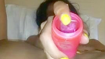 Latina se Masturba com Consolo e Jorra na Buceta Molhada em Vídeo Caseiro