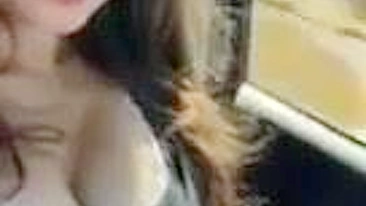 Morena Gostosa Gozando no Carro em Selfie Pública