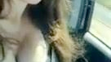 Morena Gostosa Gozando no Carro em Selfie Pública