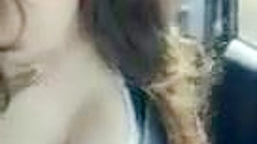 Morena Gostosa Gozando no Carro em Selfie Pública