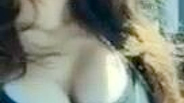 Morena Gostosa Gozando no Carro em Selfie Pública