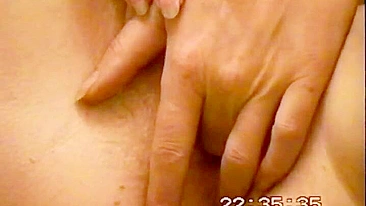 MILF Ruiva Maria Dedando e Se Masturbando em Clipe Amador!