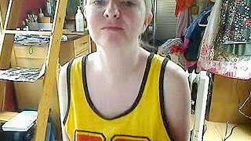 Masturbação Intensa com Peitos Carnudos e Brinquedos Sexuais