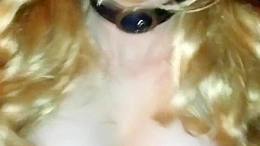 Gemidos e Gozadas na Punheta com Peitões e Brinquedos