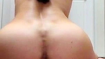 Morena Gostosa Cavalgando Plug Anal e Brinquedo DP pra Gozar no Cu