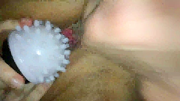 MILF Esposa Gozando pra Fora pela Primeira Vez com Brinquedos e Masturbação Amadora