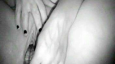 MILF se Masturba com Dildo e Buceta Molhada Fodendo Brinquedo Caseiro