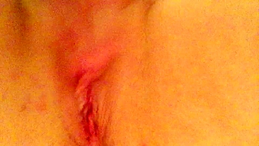 MILF mamãe Nicole brincando com a buceta peituda