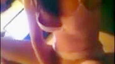 Gatinha da Facul se Masturbando em Casa com Consolo e Gozada