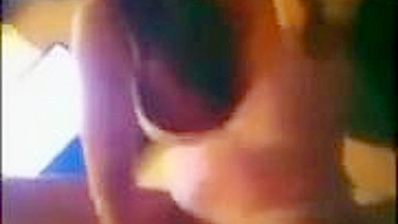 Gatinha da Facul se Masturbando em Casa com Consolo e Gozada