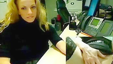 Loira Gostosa Se Masturbando Caseira no Escritório de Meia e Webcam