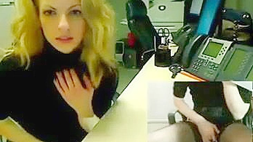 Loira Gostosa Se Masturbando Caseira no Escritório de Meia e Webcam