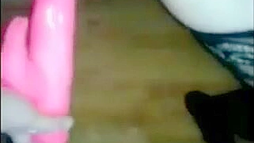 MILF esguichando muito com vibrador em masturbação caseira