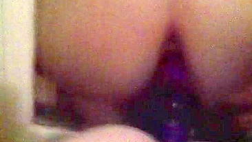 Morena se Masturbando, Chupando o Namorado e Dildo no Ménage