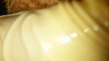 MILF Mamãe Buceta Peluda Gozando com Vibrador - Diversão Caseira Amadora!