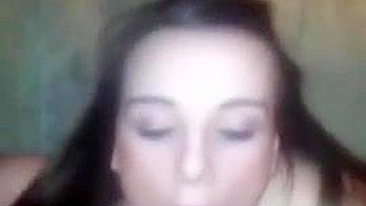 Morena se Masturbando e Levando Gozada com Brinquedos - Boquete Amador!