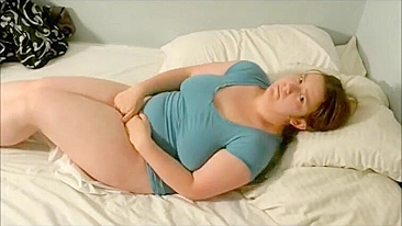 Orgasmo Incontrolável! BBW Amadora se Dedando até Gozar