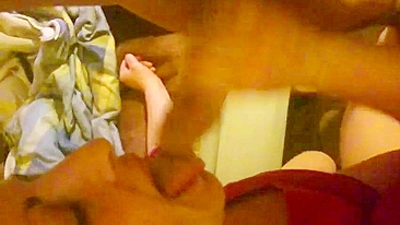 MILF Mãe Gozando Sozinha e Engolindo Porra - Pornô Caseiro Amador!