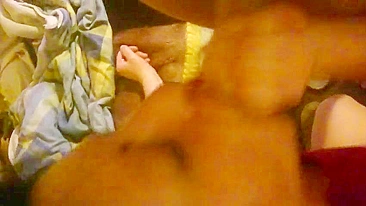 MILF Mãe Gozando Sozinha e Engolindo Porra - Pornô Caseiro Amador!