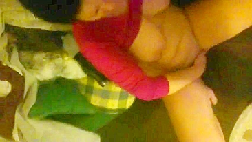 MILF Mãe Gozando Sozinha e Engolindo Porra - Pornô Caseiro Amador!