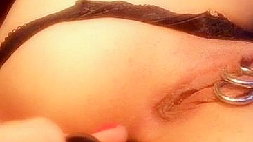 Masturbação no cuzinho apertado com contas anais e dildos