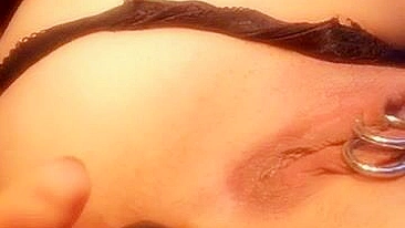 Masturbação no cuzinho apertado com contas anais e dildos