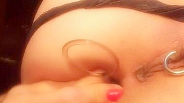 Masturbação no cuzinho apertado com contas anais e dildos