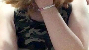 Garota Universitária Gozando com Dildo Gigante pela Primeira Vez!