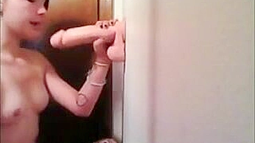 Masturbação Caseira Universitária Amadora com Boquete e Consolo