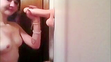 Masturbação Caseira Universitária Amadora com Boquete e Consolo