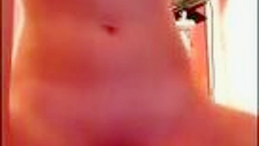 Novinha Magrinha Gozando com Dildo Caseiro pro Namorado Magrelo!