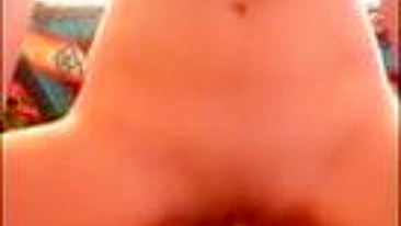 Novinha Magrinha Gozando com Dildo Caseiro pro Namorado Magrelo!