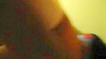 Namorada Amadora Primeira Vez com Vibrador Bullet - Masturbação Caseira e Gozo!