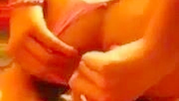 Morena Novinha Apertada Se Masturba com Fio Dental e Pornô Caseiro