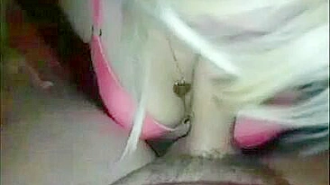 Esposa Loira Se Masturbando com Brinquedos e Fazendo Boquete