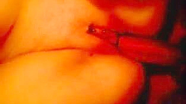 Loira se masturbando leva foda de quatro com anal de garanhão amador!