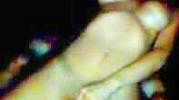 Loira Peituda MILF se Masturba e Goza com Peitões - Amadora Caseira